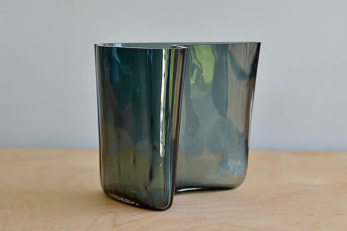 Aalto Vase Boomerang in Dark Gray