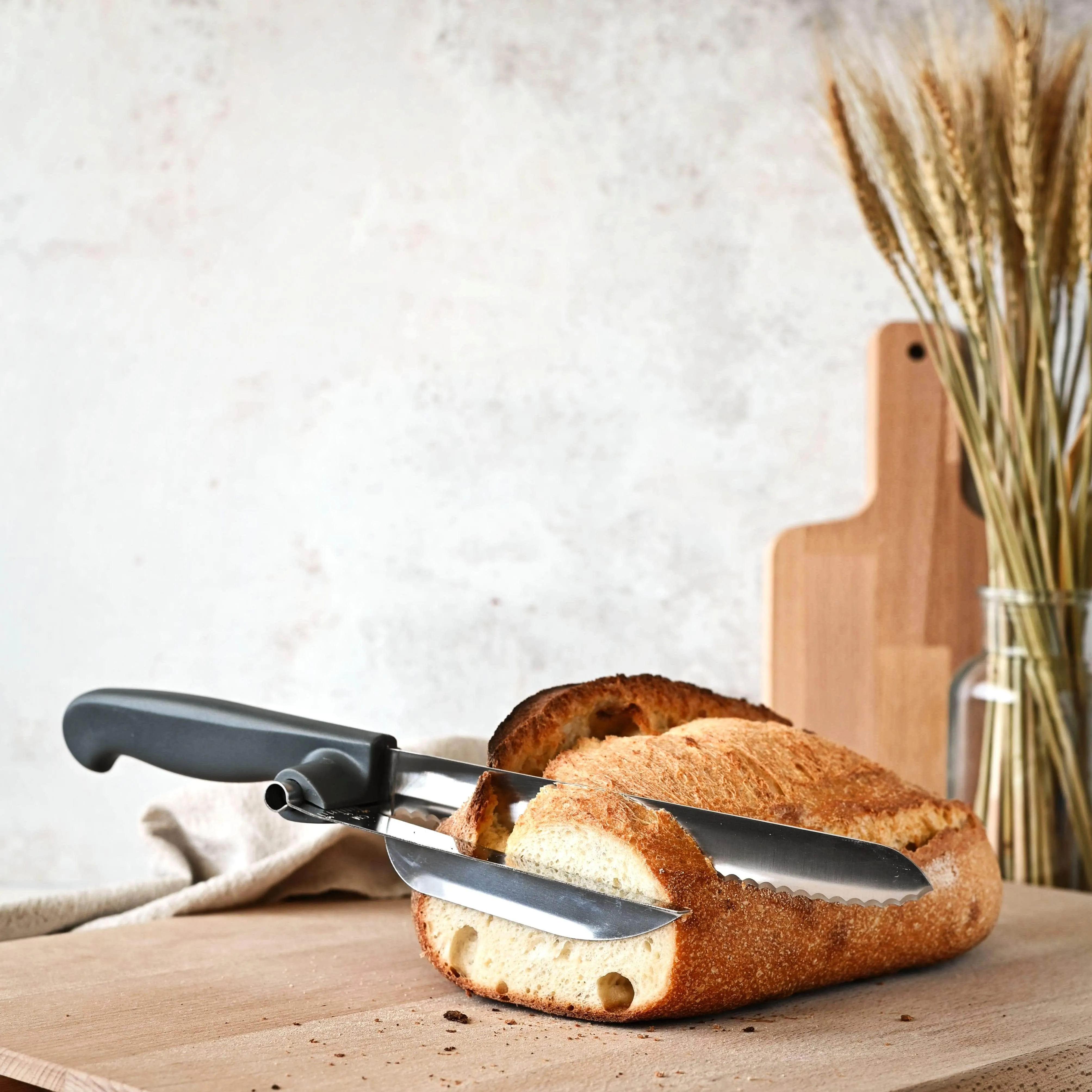 Bread Knife With Guide