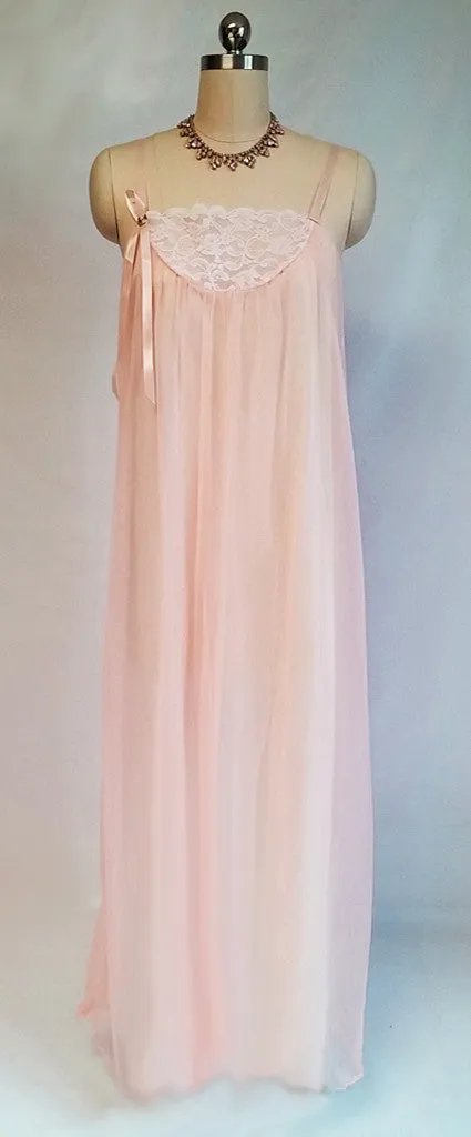 *EXQUISITE VINTAGE FLUFFY INTIME LACE DOUBLE NYLON PEIGNOIR & NIGHTGOWN IN VENETIAN PEACH