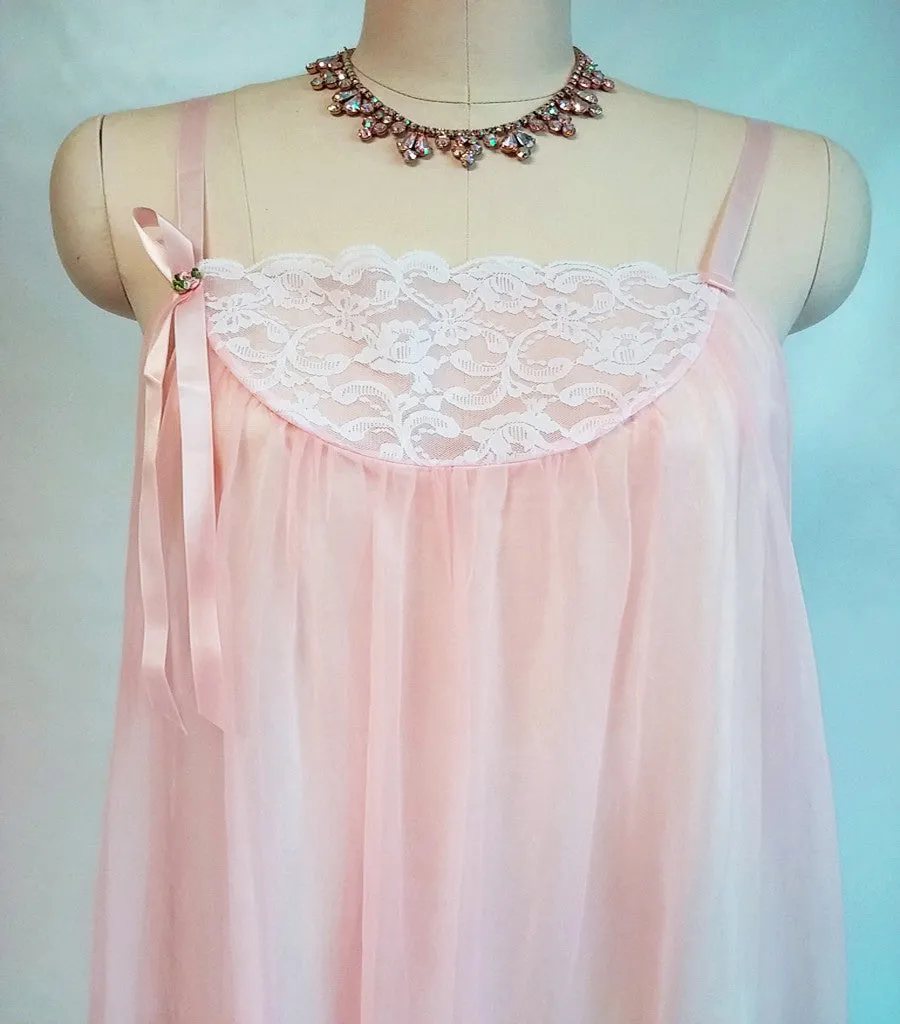 *EXQUISITE VINTAGE FLUFFY INTIME LACE DOUBLE NYLON PEIGNOIR & NIGHTGOWN IN VENETIAN PEACH