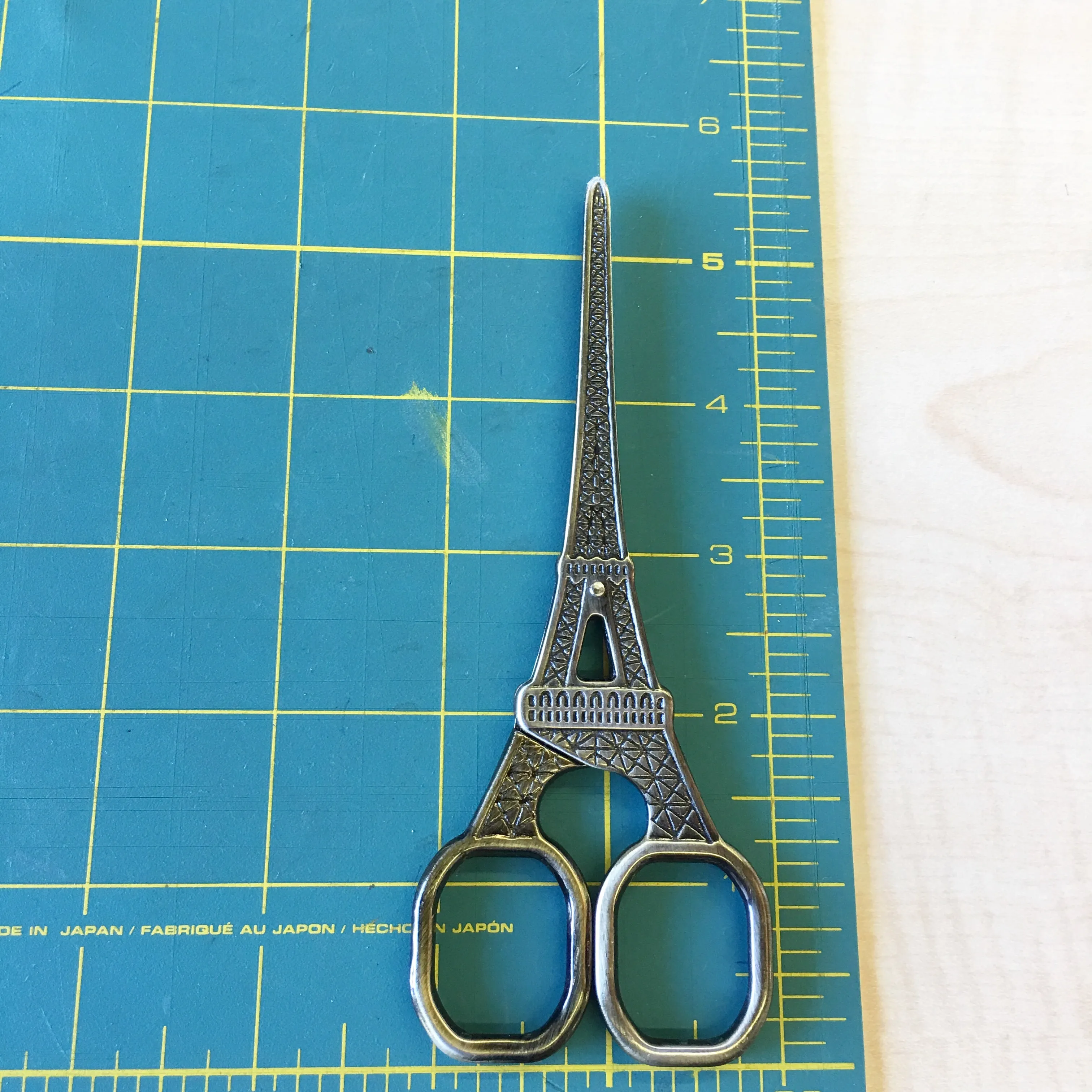 Paris Eiffel Tower Antiqued Gold Stainless Steel Embroidery Scissors