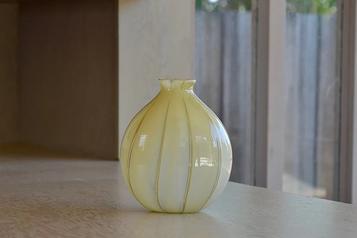 Robin Mix Onion Skin Vase in Small