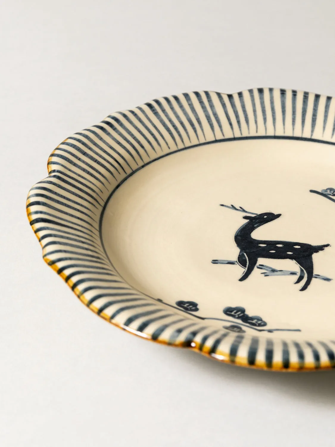 Round Flower Plate - Deer