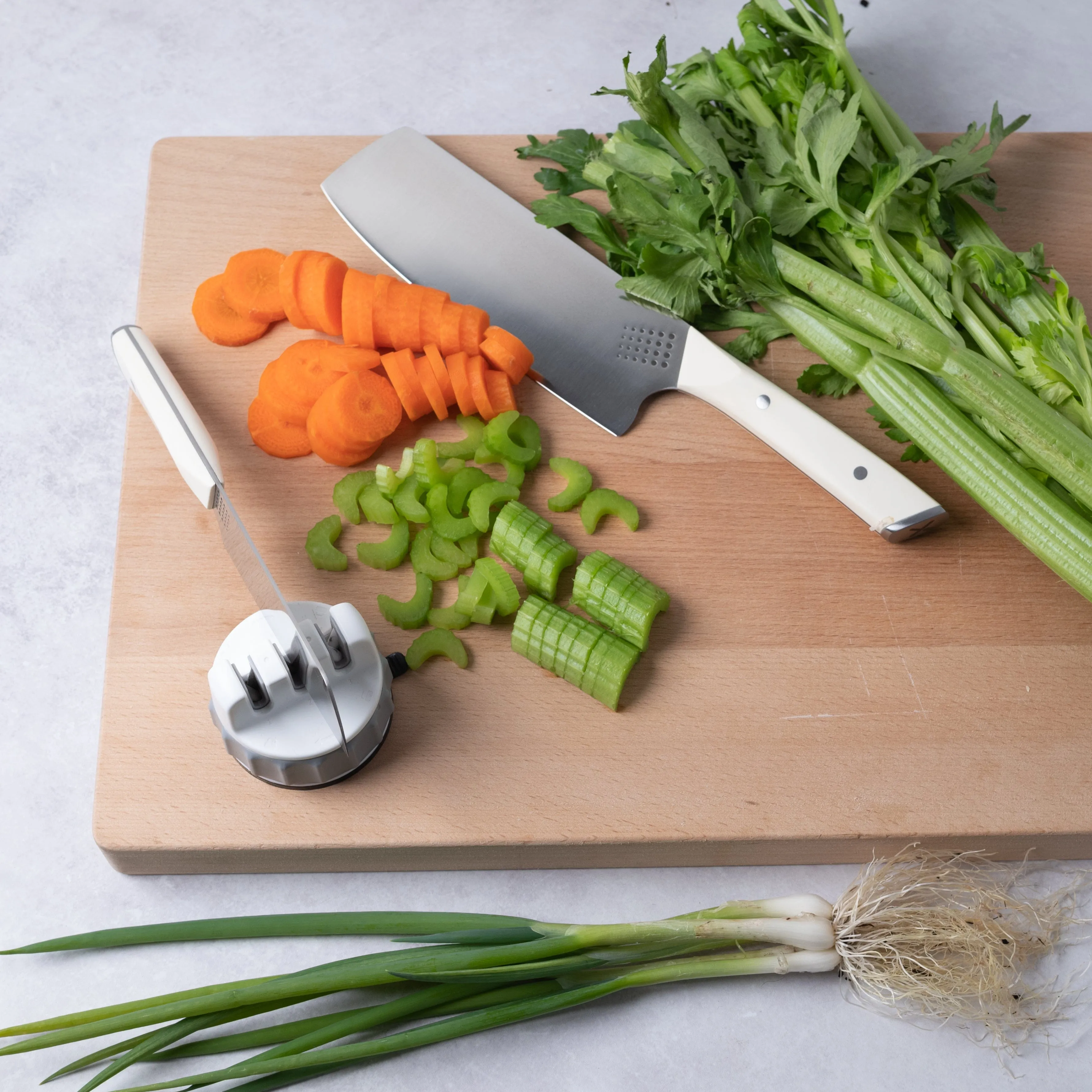 Tabletop knife sharpener