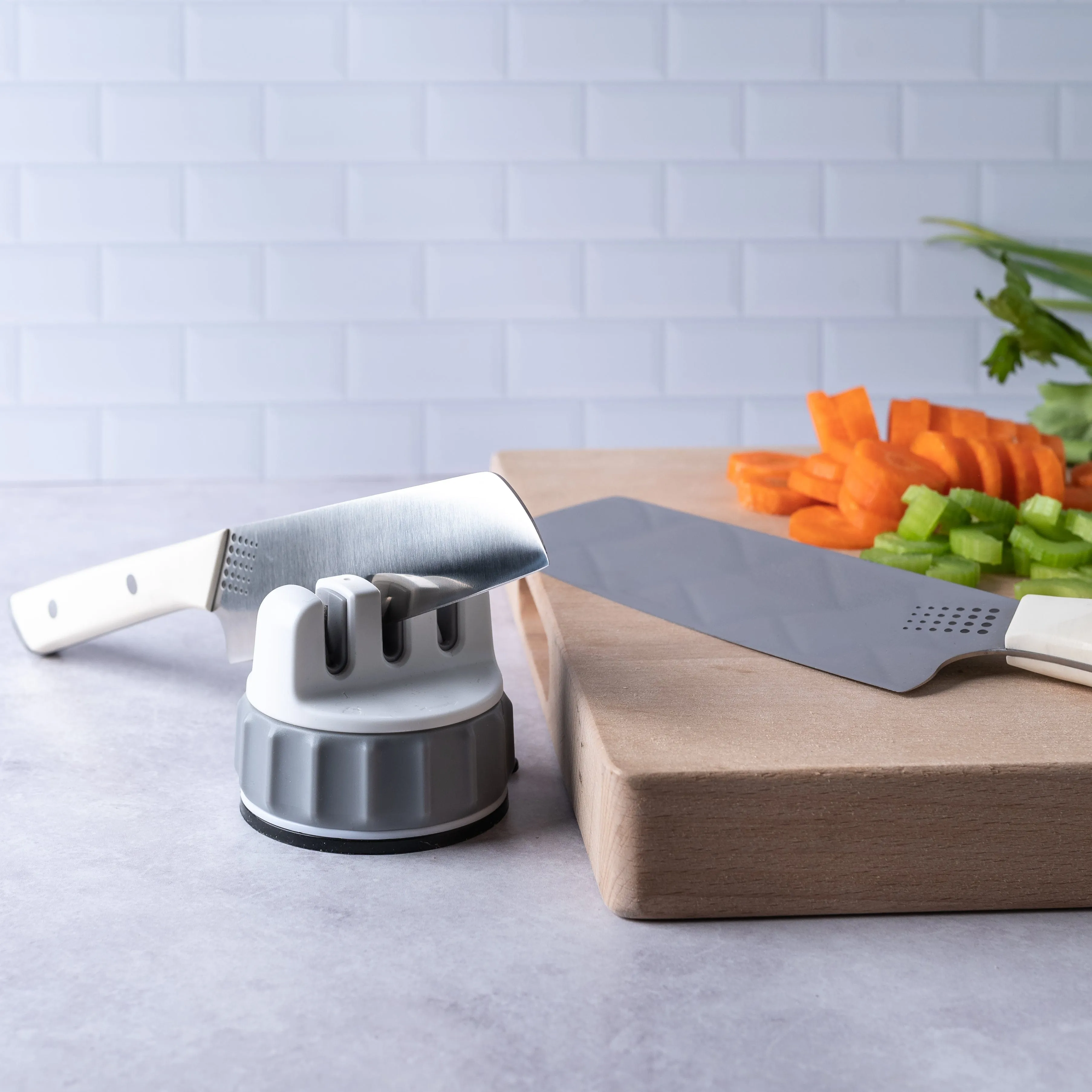 Tabletop knife sharpener